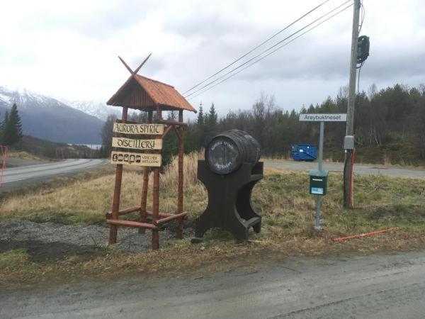 Vila Lyngen Brygge Aroybukta Exteriér fotografie